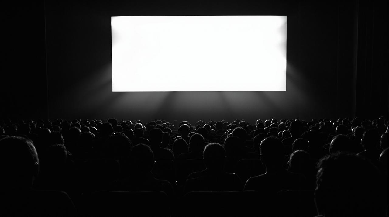 《暗夜追光》首映票房突破5亿,创下年度最高纪录
